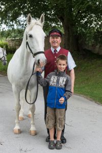 Lipizzaner trifft Lipizzanerdirndl _1