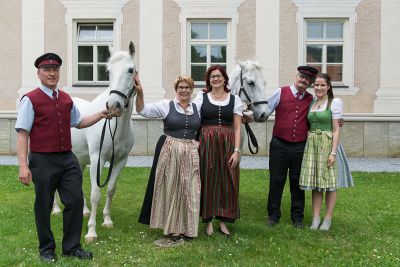 Lipizzaner trifft Lipizzanerdirndl _1