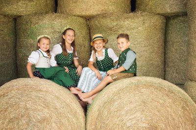 Neue Lipizzanerdirndlkollektion_40