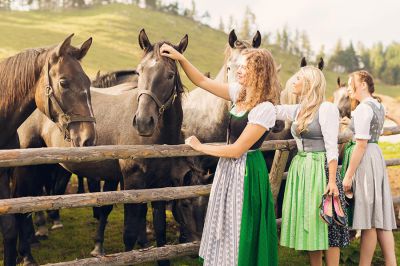 Neue Lipizzanerdirndlkollektion_46