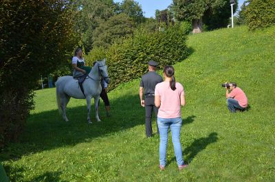 Making of - neue Lipizzanerdirndlkollektion 2016